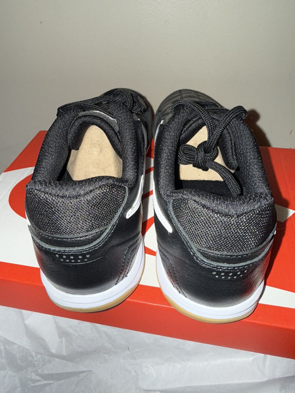 Nike Nike Gato Black/White sz9 DS New in OG Box! Never Worn! Size US 9 / EU 42 - 8 Thumbnail