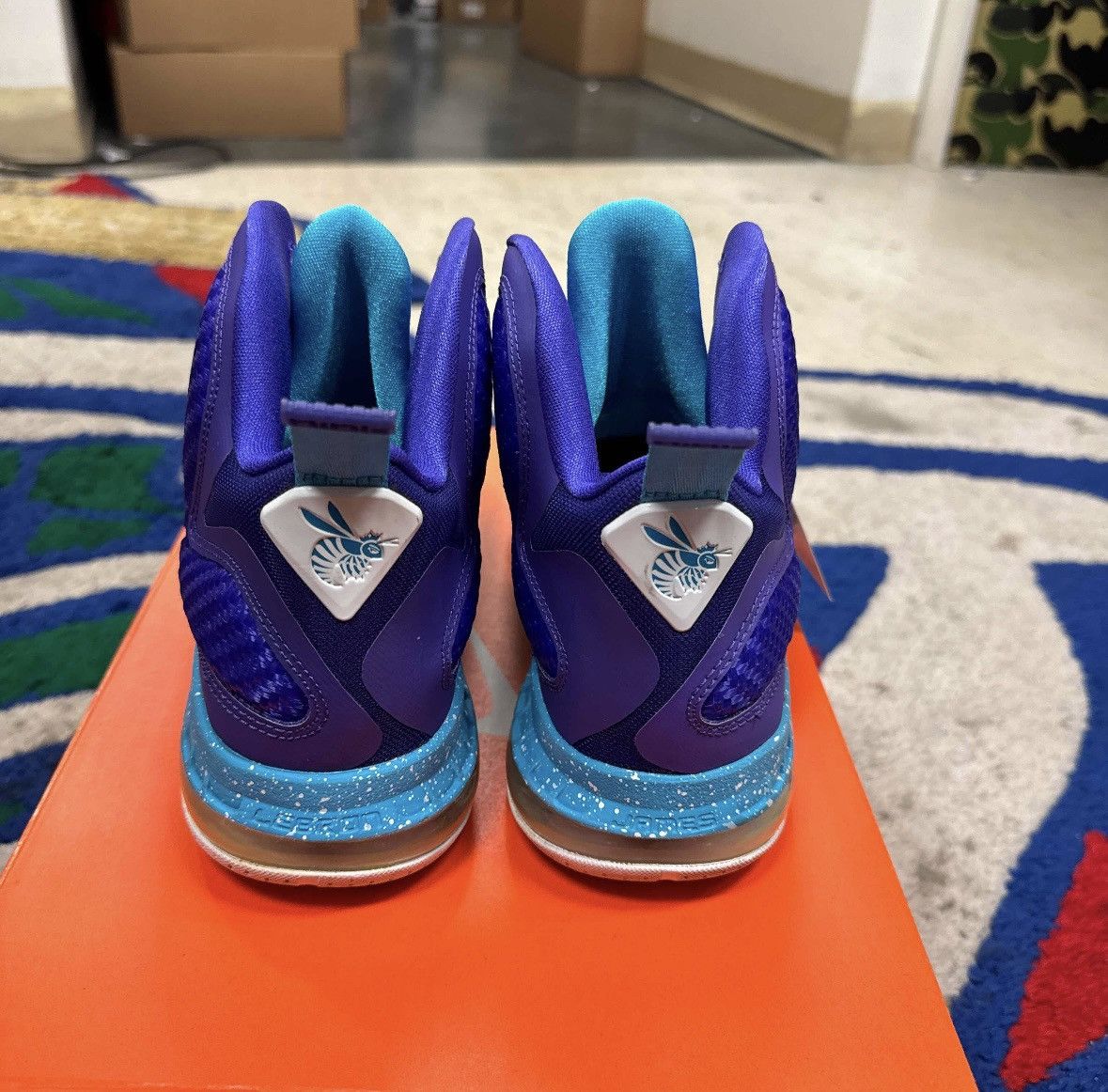 Nike Lebron 9 Hornets Size US 6.5 / EU 39-40 - 4 Thumbnail