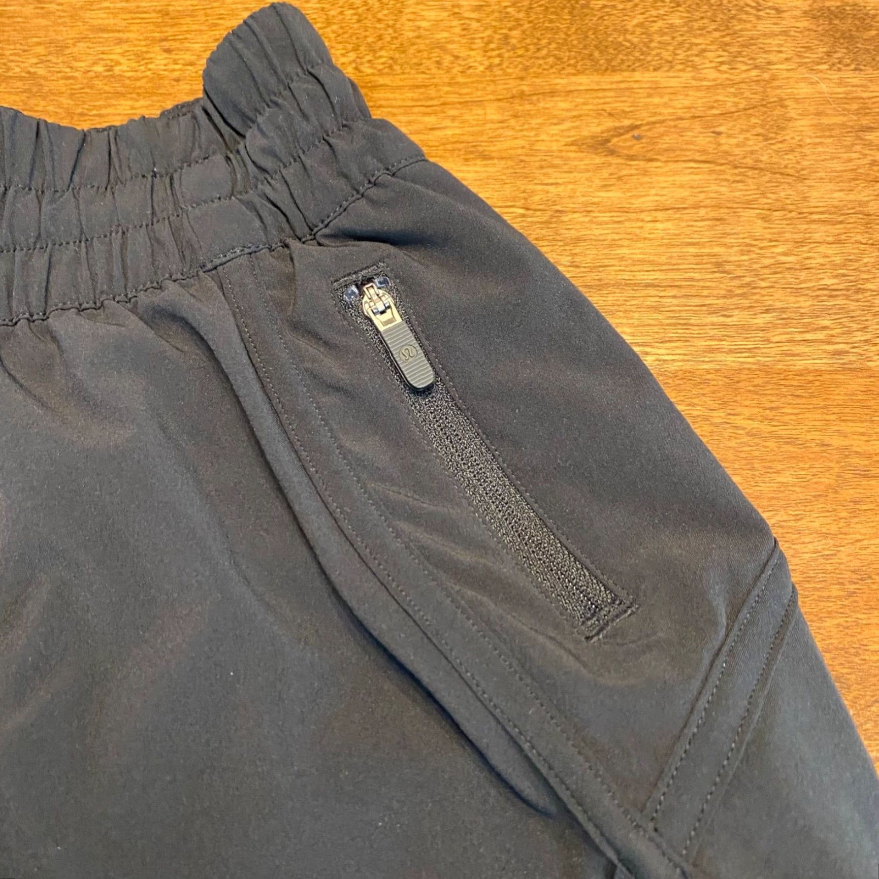 Lululemon Lululemon Shorts Women 4” Black Elastic Waist Band Zip Pocket Tracker Short Lined 6 Size 27" / US 4 / IT 40 - 2 Thumbnail