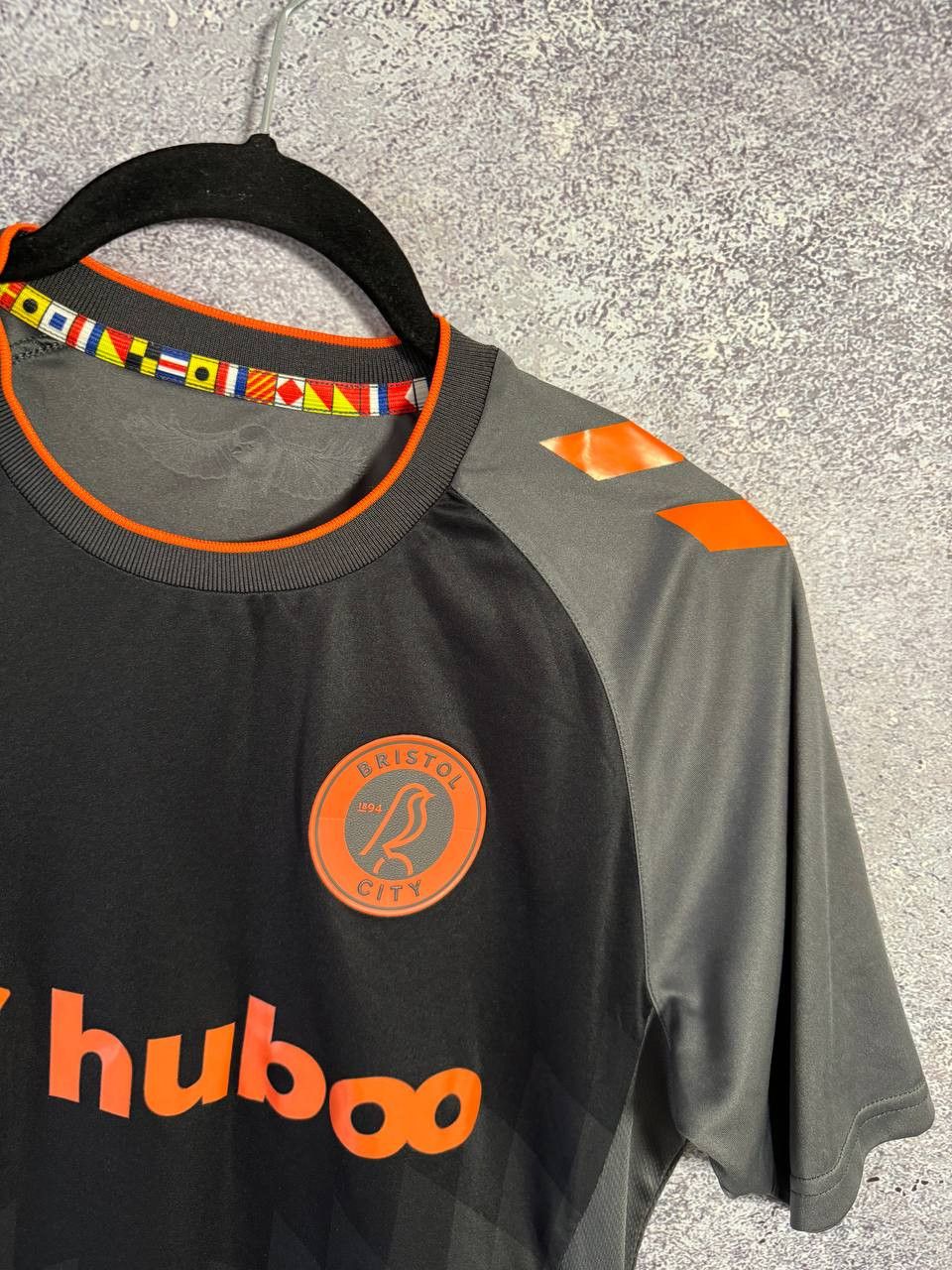 Hummel × Vintage Vintage Bristol City 2022/23 Hummel Soccer Jersey Size US S / EU 44-46 / 1 - 9 Thumbnail