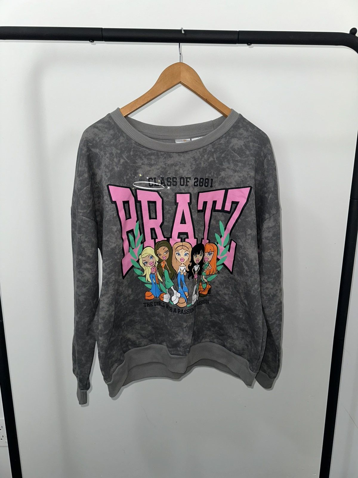 Other Vintage Y2K Bratz Grey and Pink Pull over New Size L / US 10 / IT 46 - 1 Thumbnail