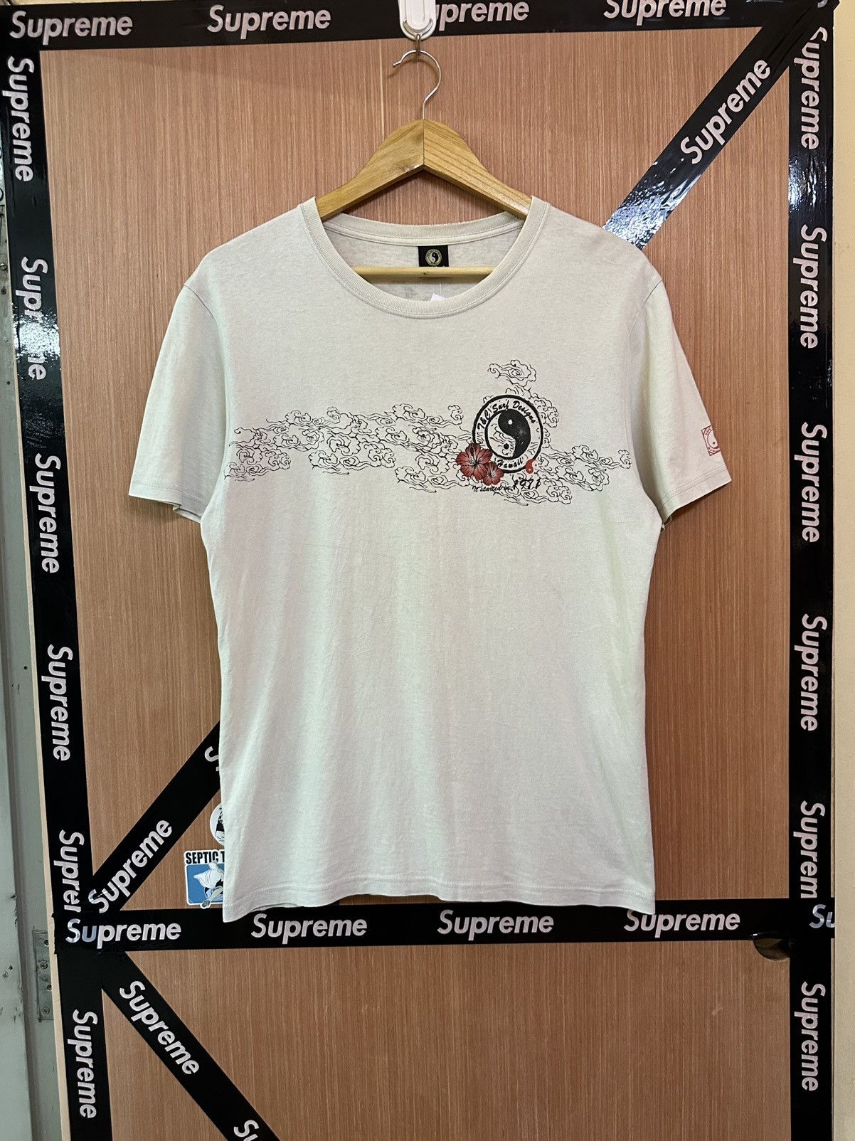 Vintage 2000's T&C surf Ying/Yang Motif Tees