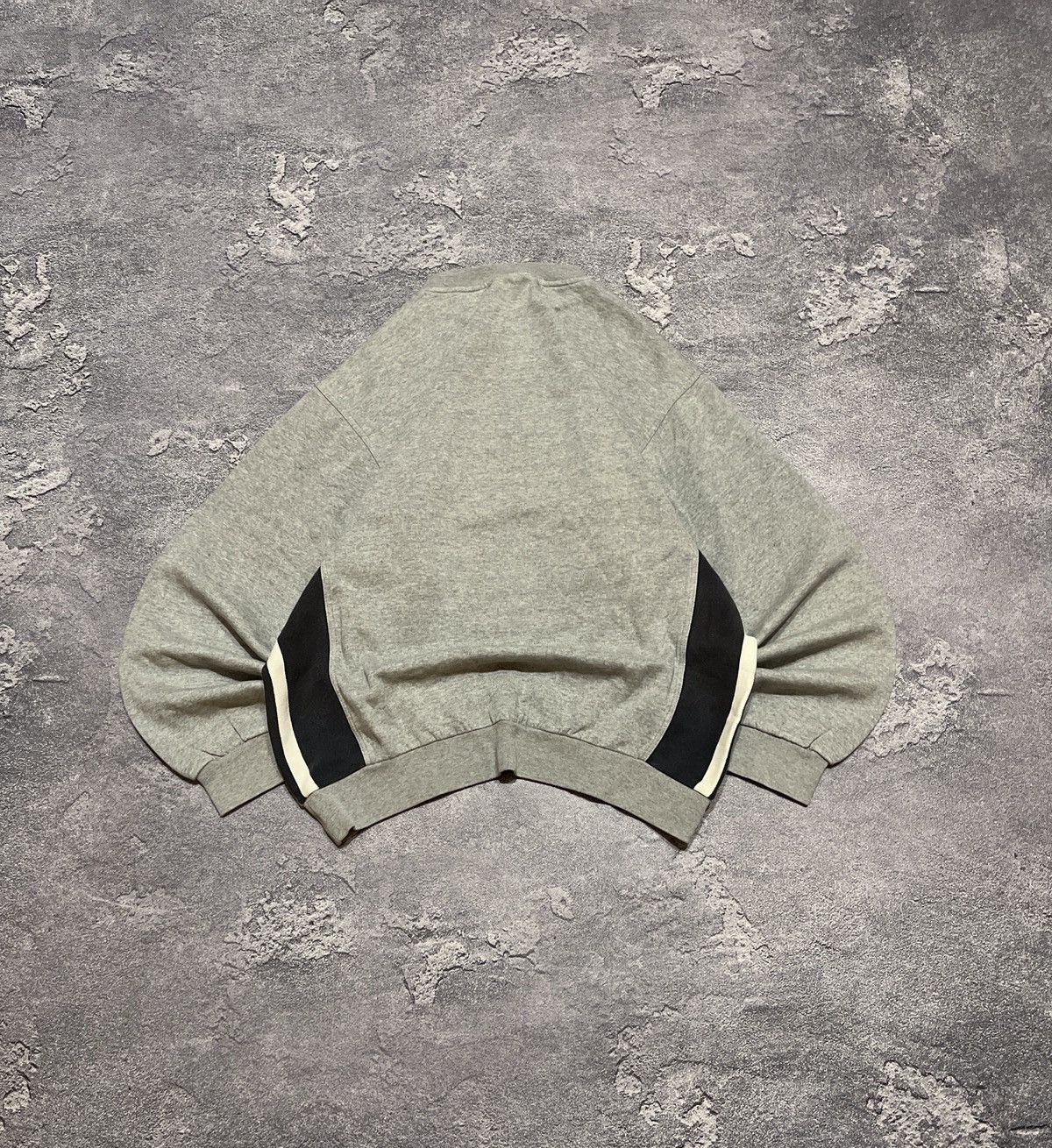 Nike × Vintage Vintage 90s Nike Swoosh Essential Crewneck Sweatshirt Size US L / EU 52-54 / 3 - 2 Thumbnail