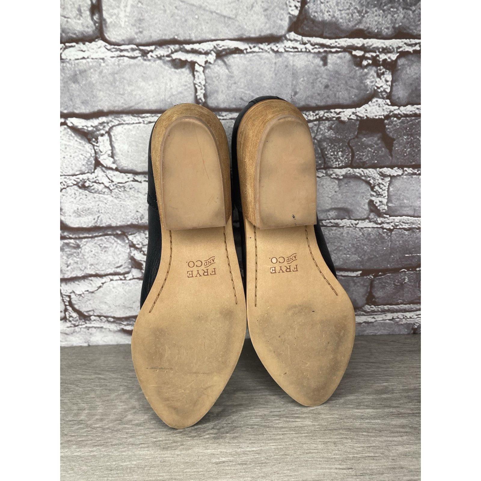 Frye Frye and Co. Rubie Black Leather Slip On V Cut Out Sides Hee Size US 7.5 / IT 37.5 - 22 Thumbnail