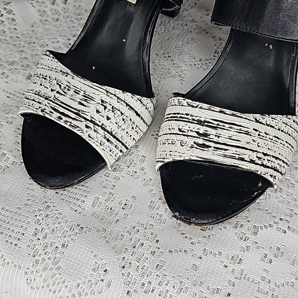 Karl Lagerfeld Karl Lagerfeld Paris ankle strap open toe black heels sz 8 Size US 8 / IT 38 - 4 Thumbnail