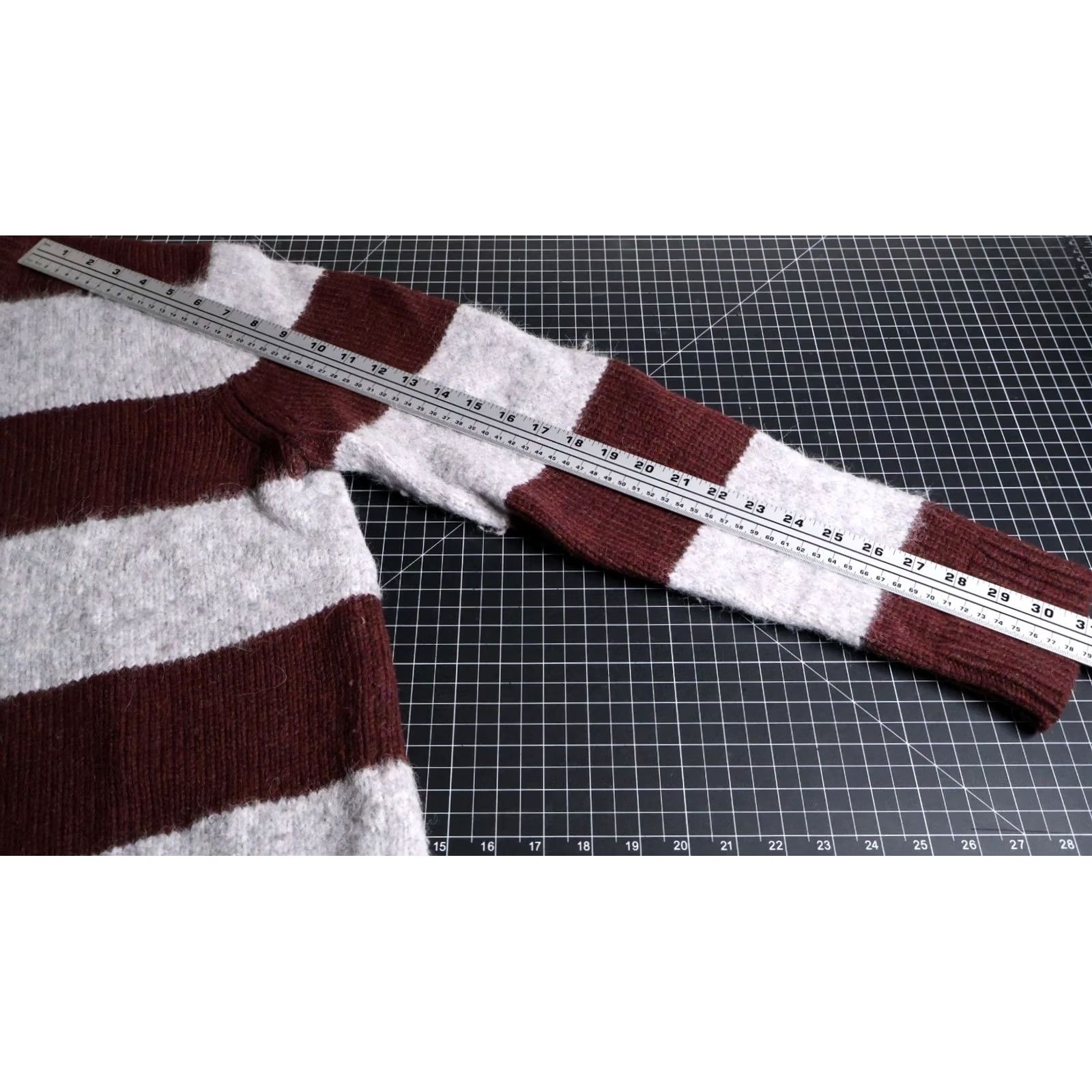 Banana Republic VINTAGE Banana Republic Sweater Mens XL Gray Red Striped Crewneck Wool Alpaca Heavyweight Fuzzy Knit Pullover Slub Hand Wash Only Size US XL / EU 56 / 4 - 7 Thumbnail