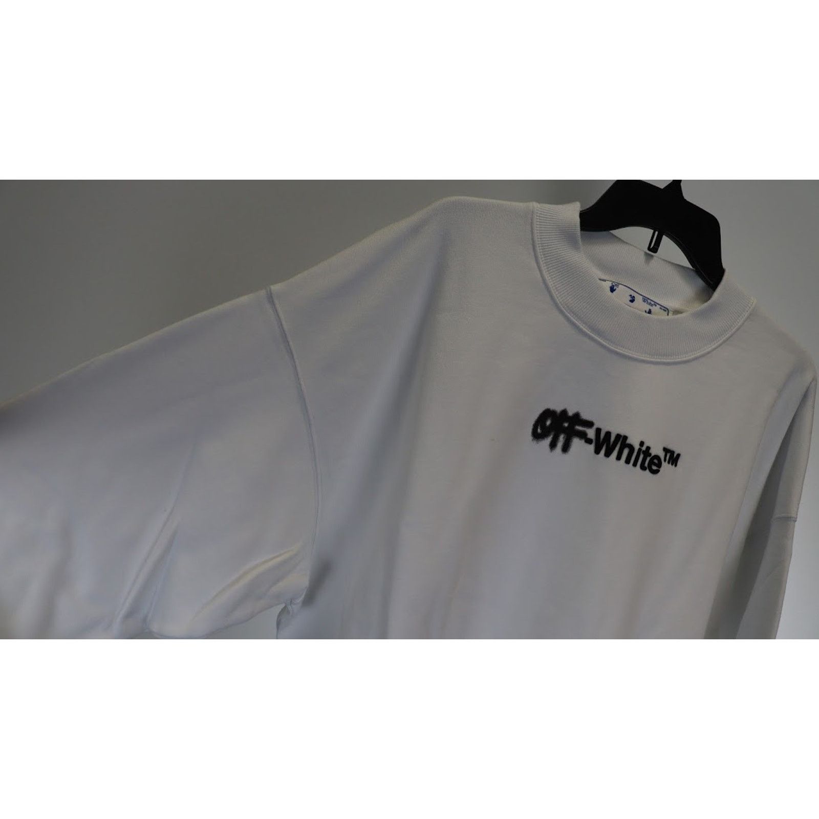 Off-White o1rshd1 Spray Helv Skate Crewneck in White/Black Size US M / EU 48-50 / 2 - 7 Thumbnail