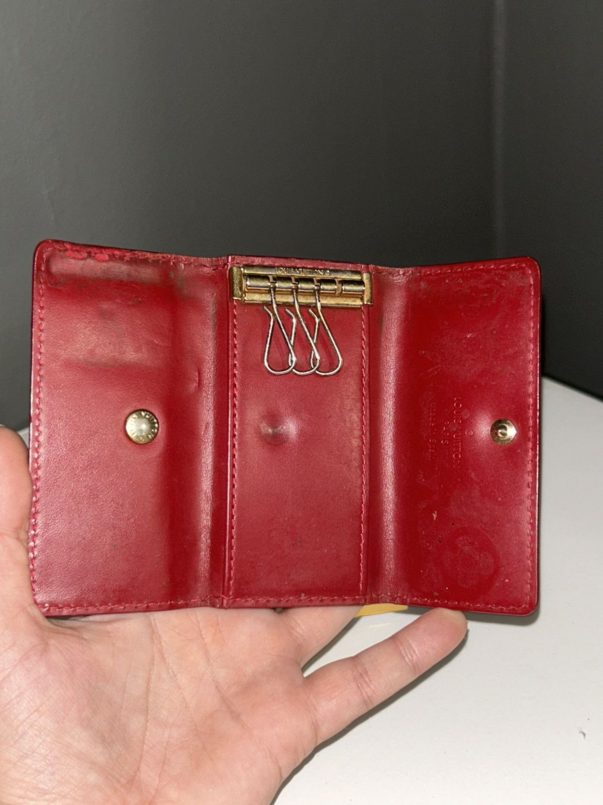 Louis Vuitton Louis Vuitton Red Vernis Leather Key Holder CA0098 Size ONE SIZE - 4 Thumbnail