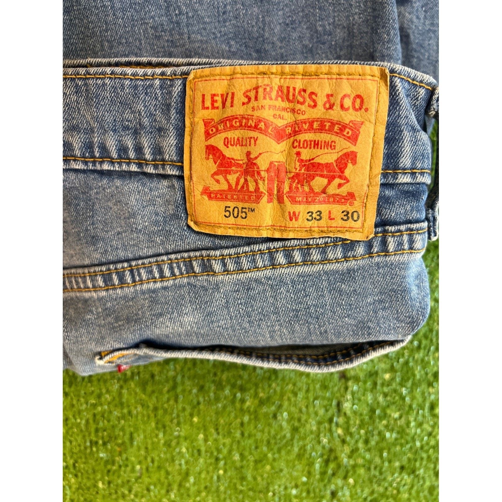 Levi's Levis 505 Straight Fit Jeans Mens 33X30 Medium Wash Size US 33 - 5 Thumbnail