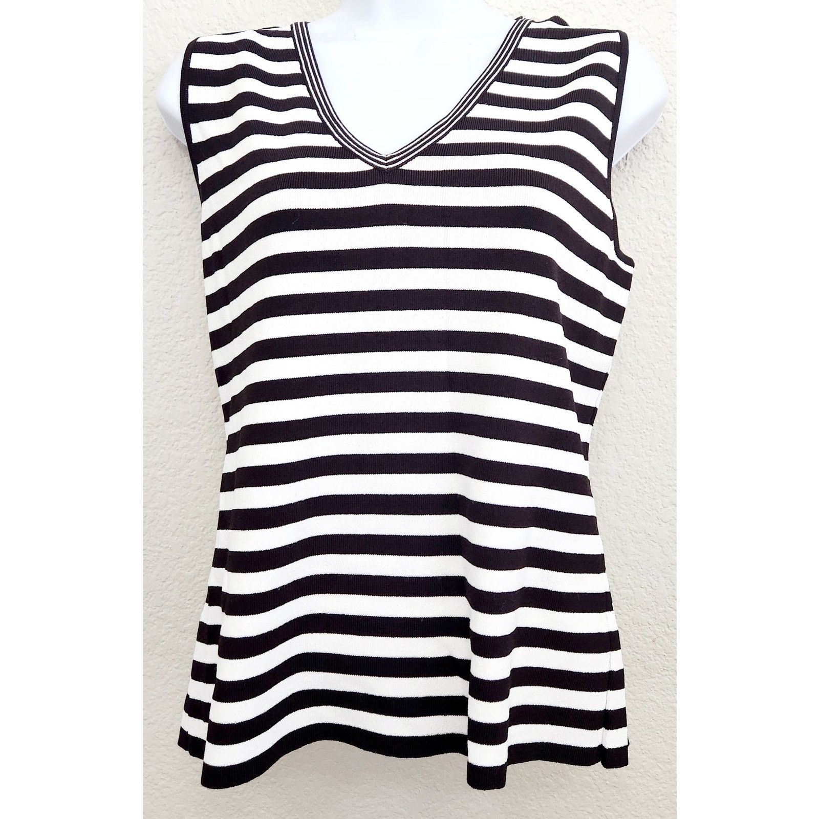 Other Chico's Black White Striped V Neck Sleeveless Top 1 Medium Size M / US 6-8 / IT 42-44 - 1 Thumbnail