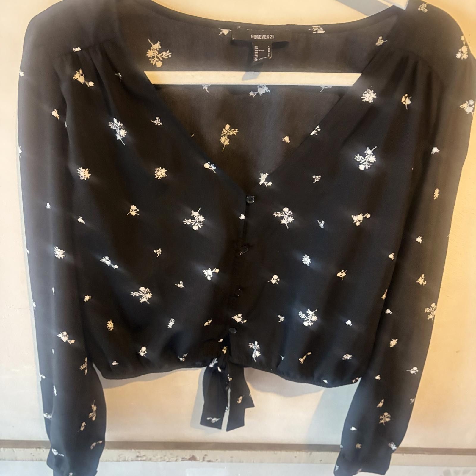 Forever 21 Forever 21 Black Floral Tie-Front Blouse Size L / US 10 / IT 46 - 2 Thumbnail