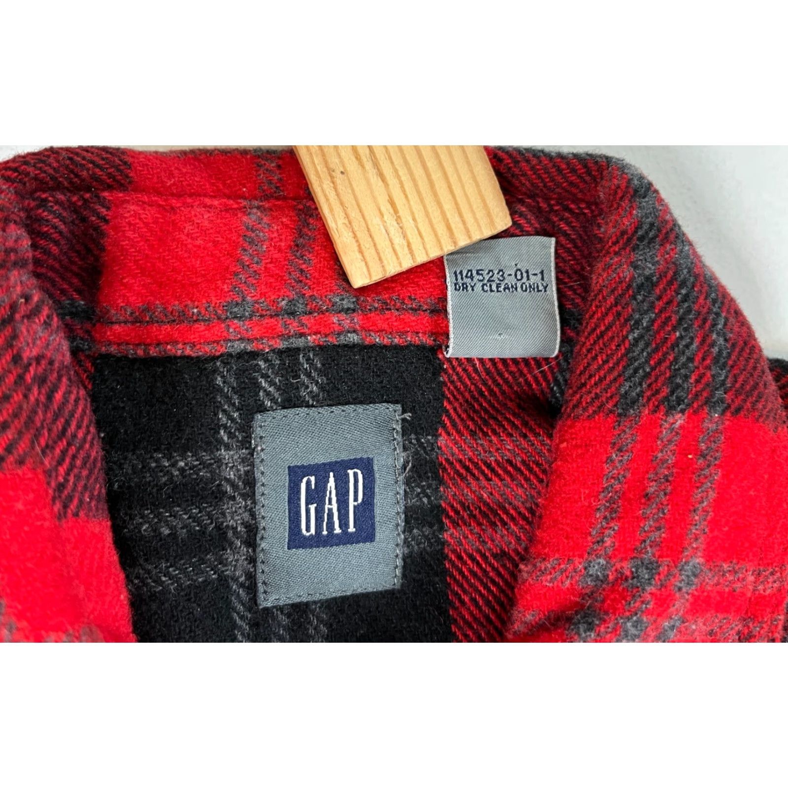 Gap VINTAGE Gap Men’s 90s Buffalo Plaid Button-Up Wool Blend Shirt L Red Plaid Parts Pockets 100% Wool? Size US L / EU 52-54 / 3 - 7 Thumbnail