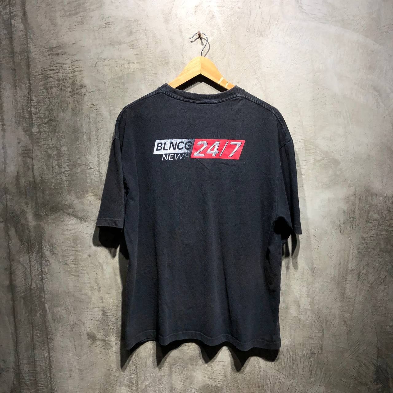 Balenciaga Balenciaga News 24/7 Tee Size US L / EU 52-54 / 3 - 1 Thumbnail