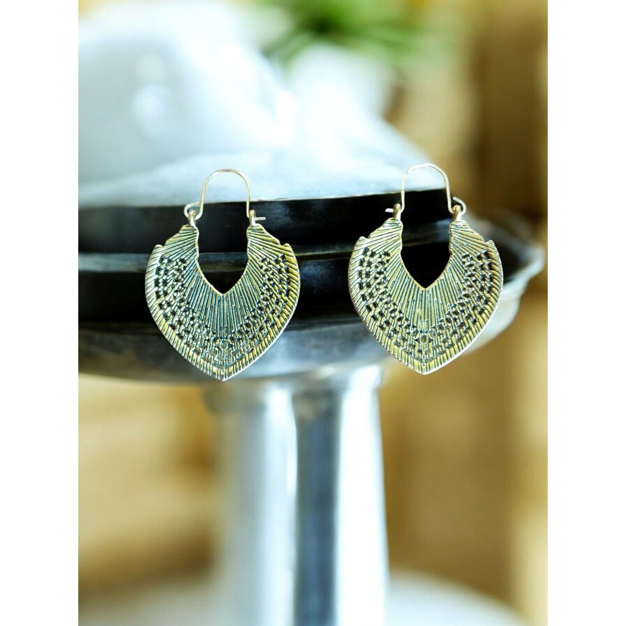 Other Vintage 2000 Boho Tibetan Heart Hollow Flower Drop Earrings Size ONE SIZE - 2 Thumbnail