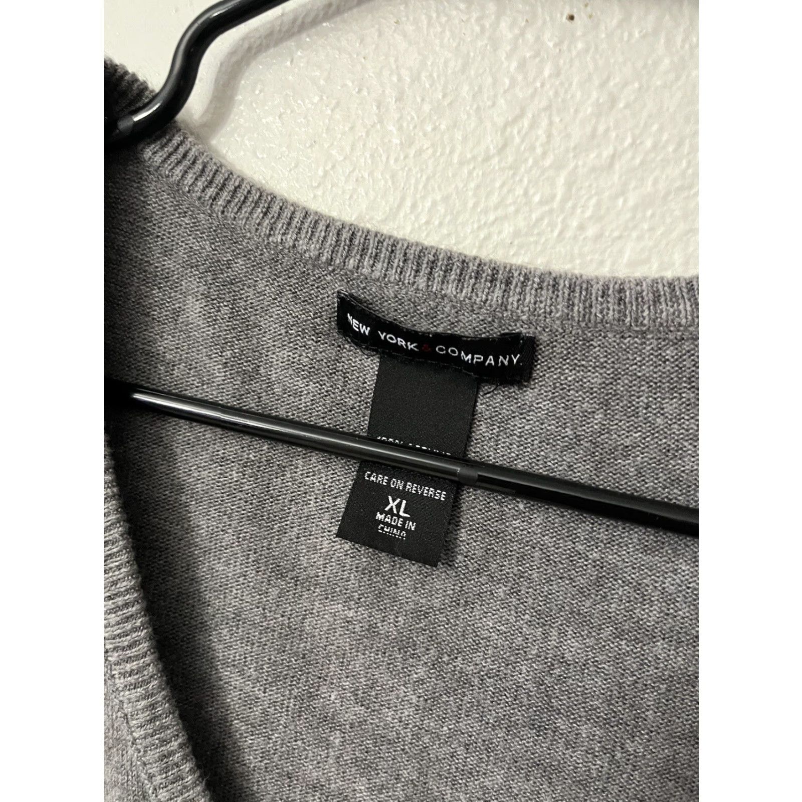 Vintage New York & Company Women's Sweater Pullover Knit V-Neck Acrylic Gray XL Womens Size XL / US 12-14 / IT 48-50 - 2 Thumbnail