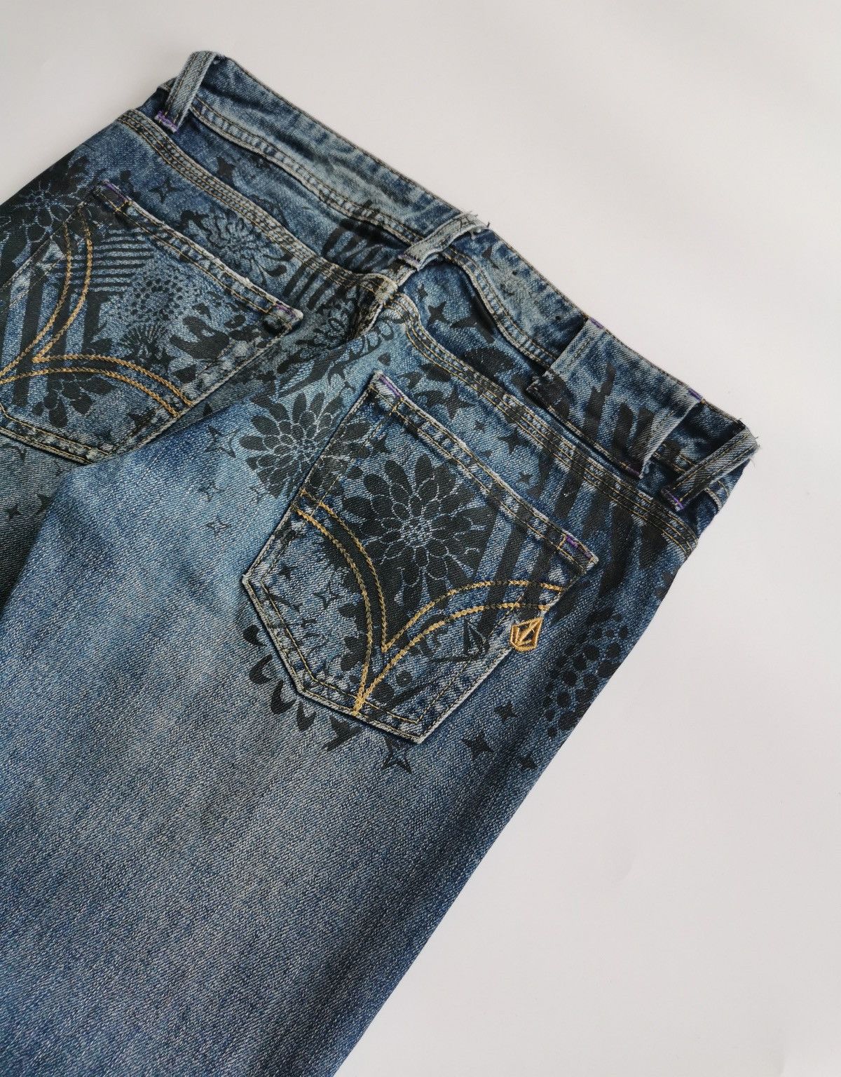 Volcom Vintage Volcom Flowers Print Denim Jeans Size 28" / US 6 / IT 42 - 3 Thumbnail