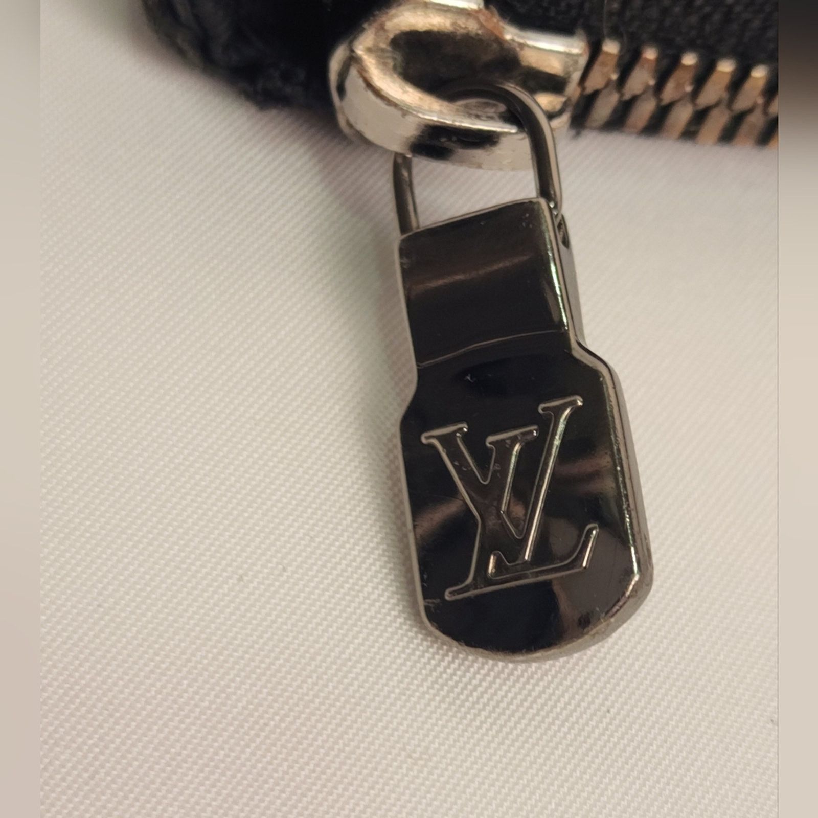 Louis Vuitton Louis Vuitton Discovery Pochette Monogram Eclipse Canvas PM Size ONE SIZE - 14 Thumbnail