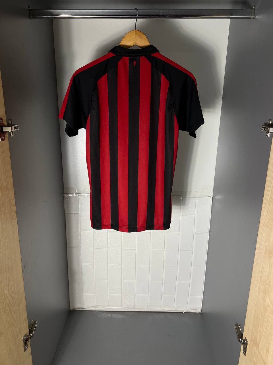 Puma VINTAGE PUMA FC MILAN INTER ITALY SOCCER JERSEY RETRO Y2K Size US S / EU 44-46 / 1 - 9 Thumbnail