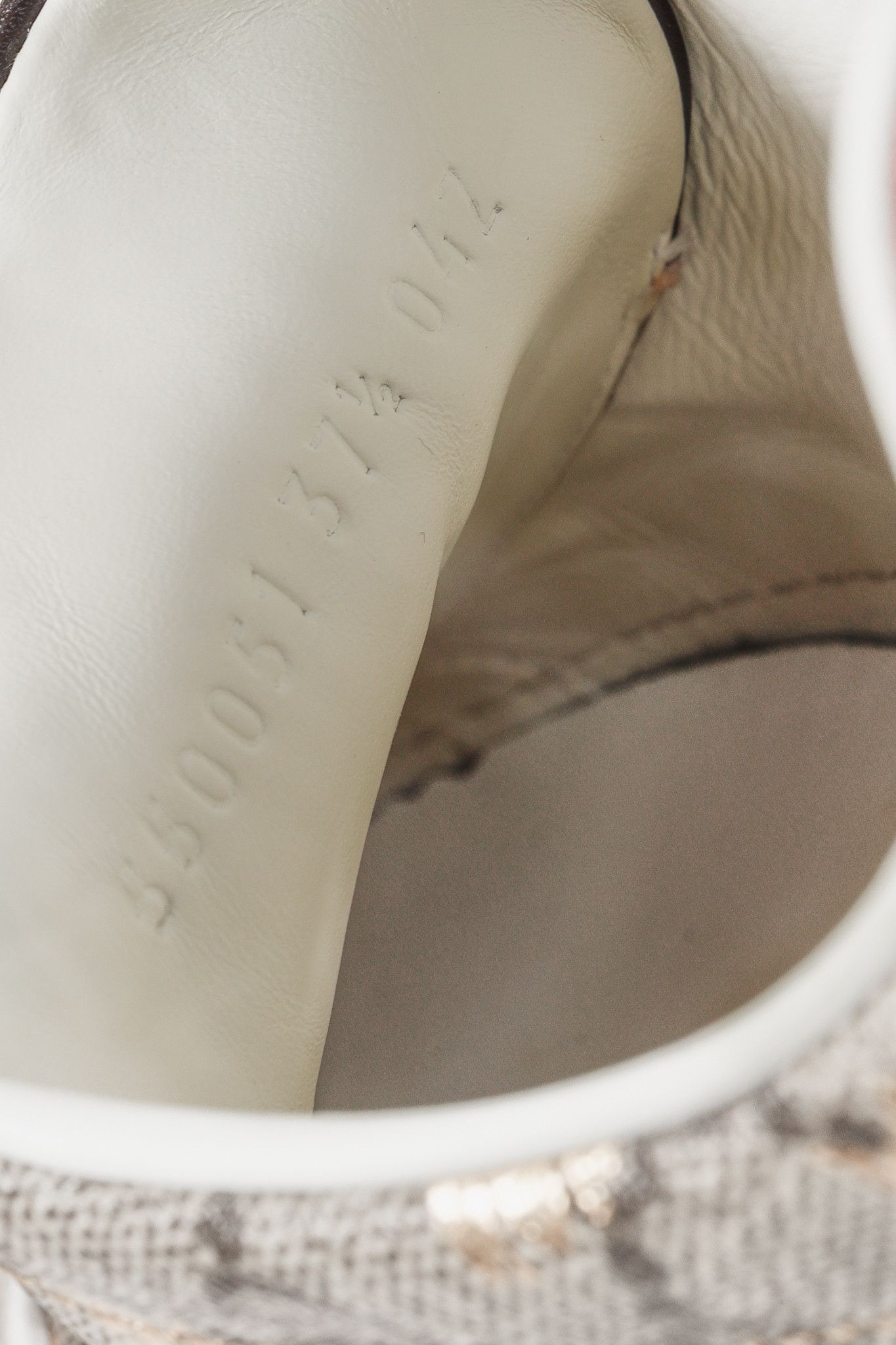 Gucci Gucci Womens Ace GG Logo Supreme Golden 'Bees' Trainers Size US 7 / IT 37 - 11 Thumbnail