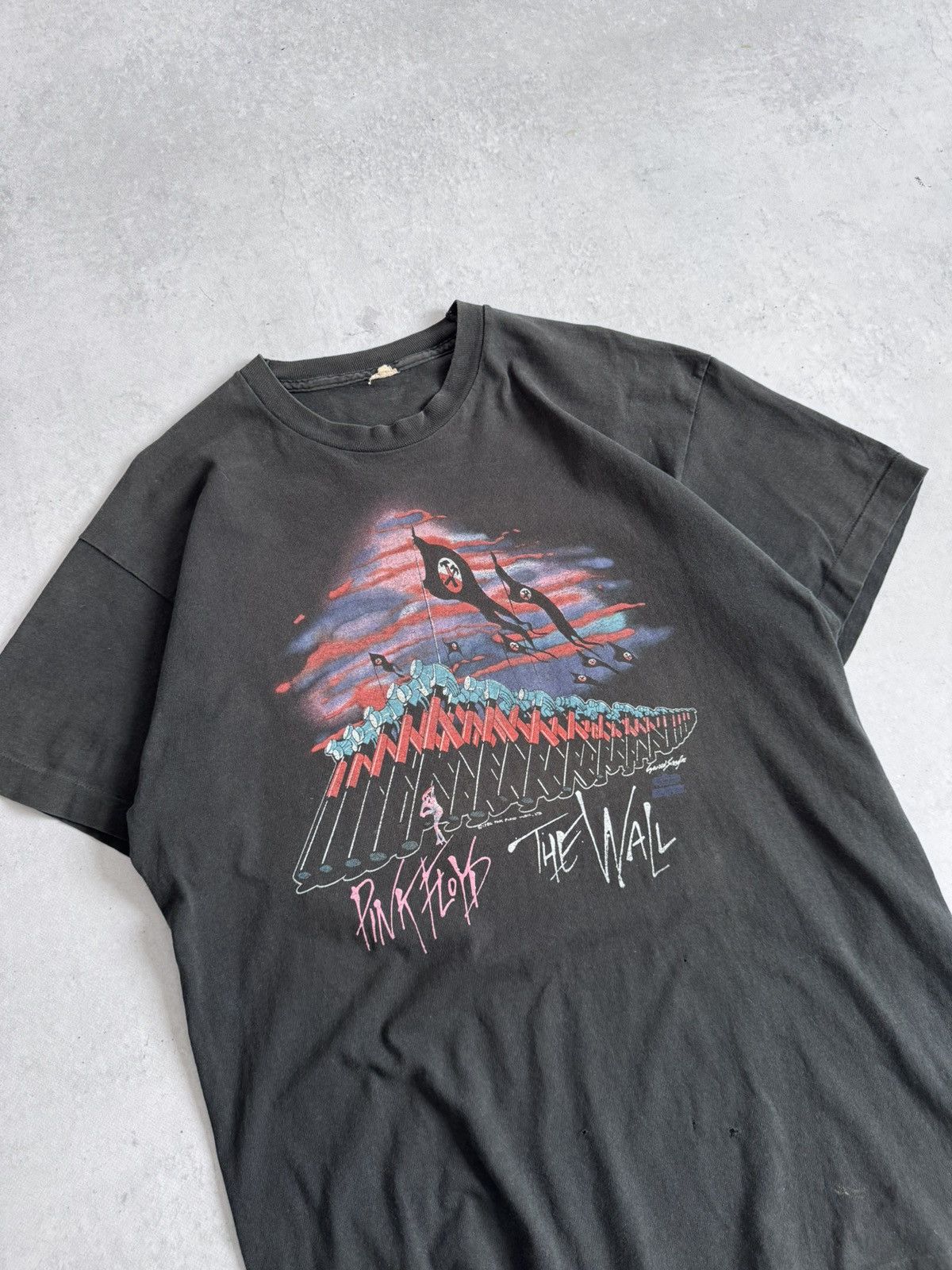 Other Vintage Pink Floyd The Wall 1982 Rare Rock Band Tee Faded Size US L / EU 52-54 / 3 - 2 Thumbnail