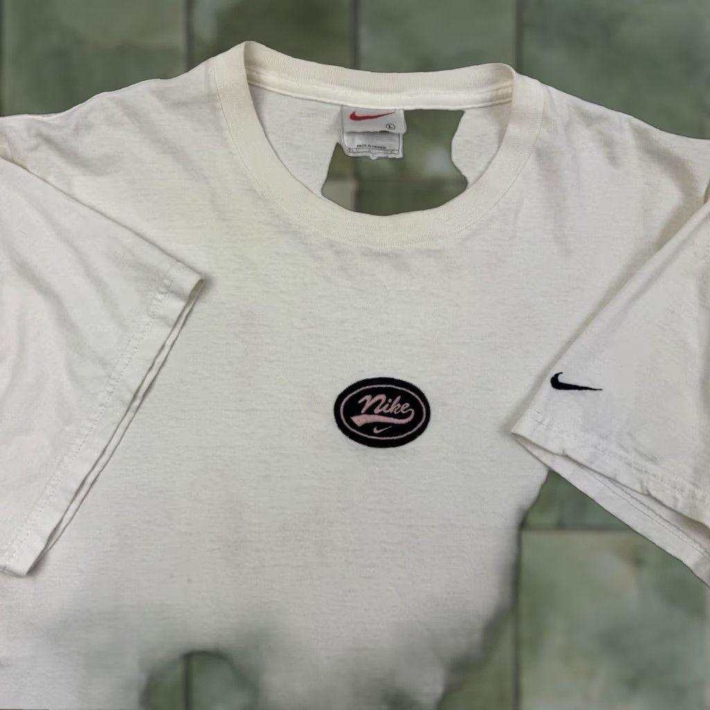 Nike Vintage Nike T Shirt Adult Large White Small Patch Center Script 90s White Tag Size US L / EU 52-54 / 3 - 1 Thumbnail