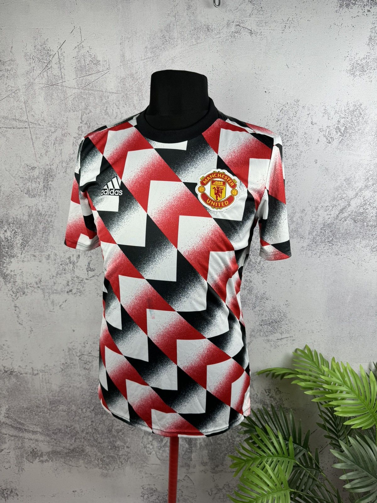 Adidas Adidas Manchester United 2022 Pre-Match Soccer Jersey size M Size US M / EU 48-50 / 2 - 3 Thumbnail