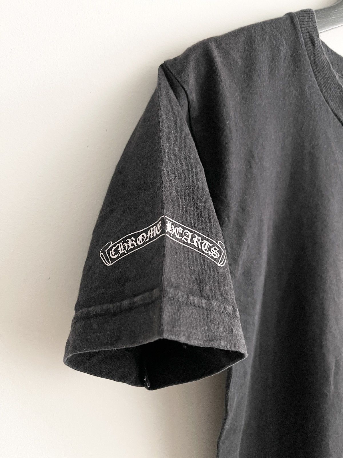 Chrome Hearts STEAL! 2000s Chrome Hearts Vertical Crosses Logo Pocket Tee Size US S / EU 44-46 / 1 - 5 Thumbnail
