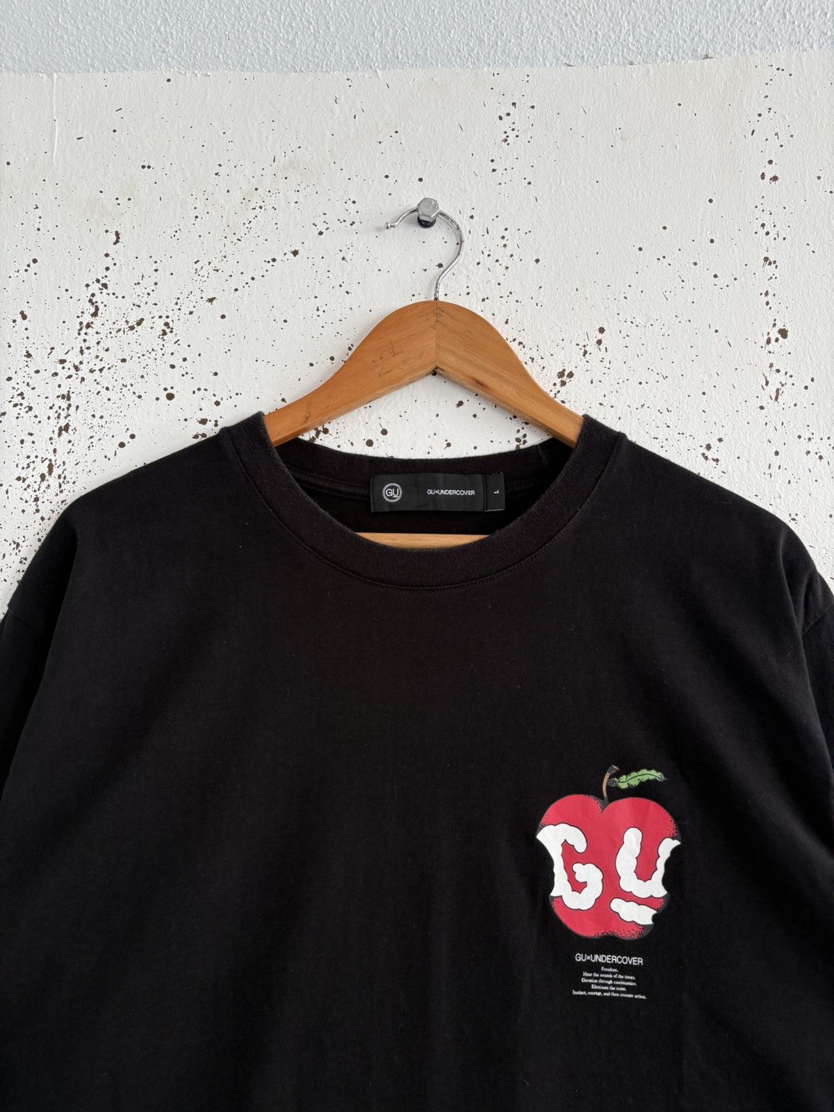 Undercover GU X Undercover Apple T-shirt Size US L / EU 52-54 / 3 - 2 Thumbnail