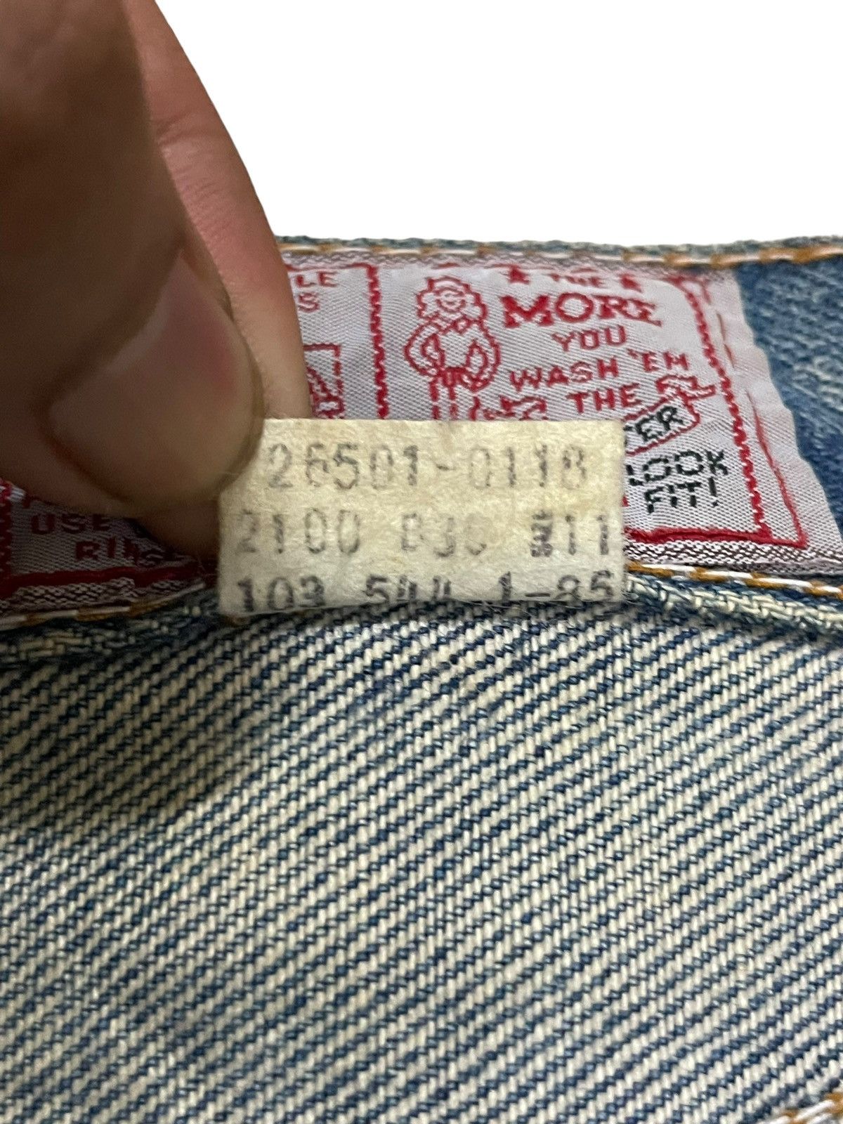 Levi's Vintage 80s Levi’s Button Fly Distressed Blue Wash Mom Jeans Size 28" / US 6 / IT 42 - 13 Thumbnail