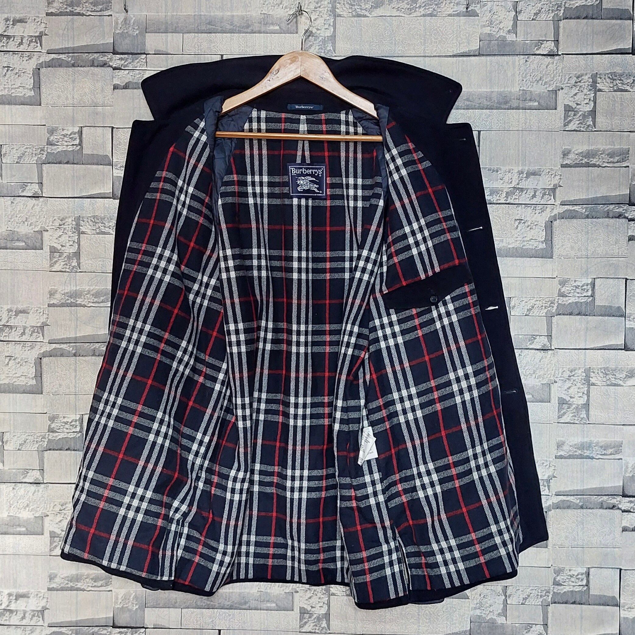 image of Vintage 90's Burberry Jacket - Size L in Grey, Men's