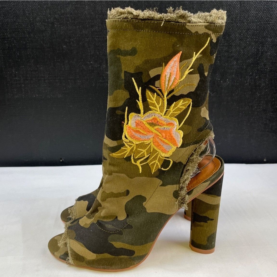 Other Cape Robbin Women's Green Camo Shoes/Heeled Boots Sz 6.5M SK Size US 6.5 / IT 36.5 - 3 Thumbnail