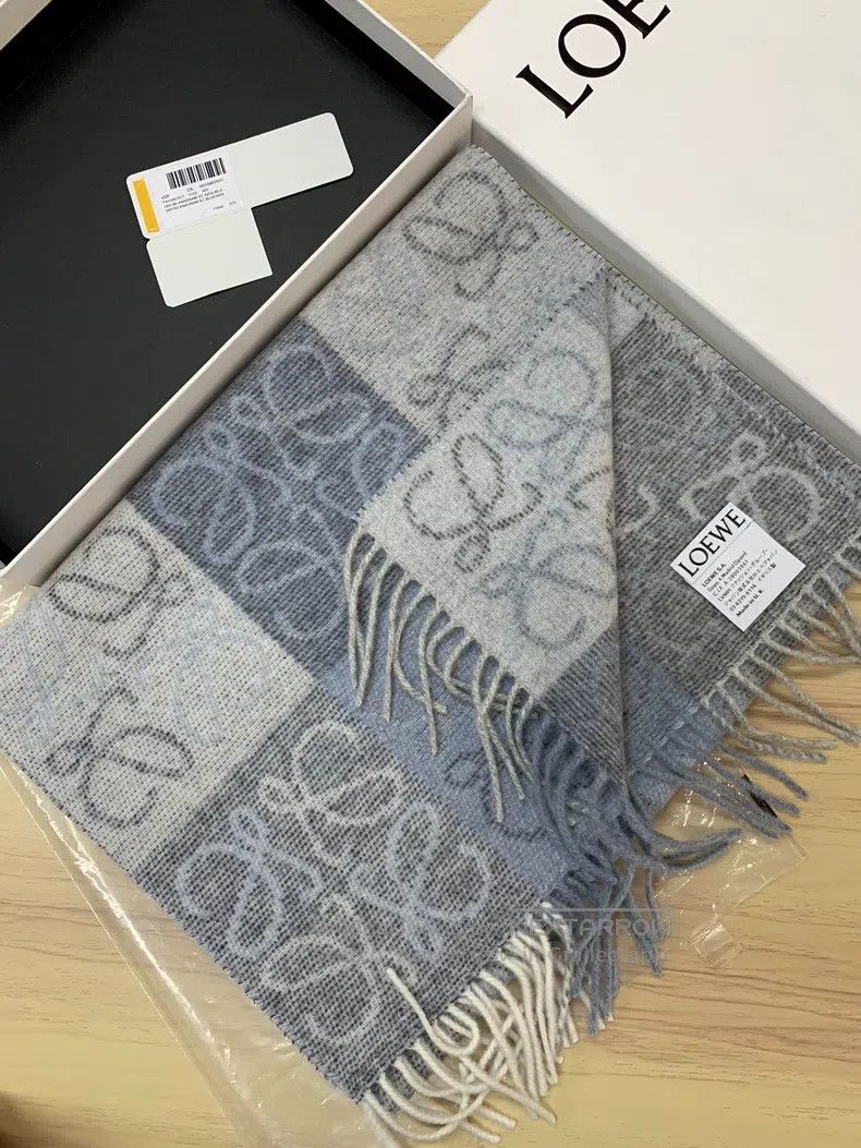 Loewe Loewe Anagram Warm and Comfortable Wool Fleece Scarf, Wome Size ONE SIZE - 1 Thumbnail