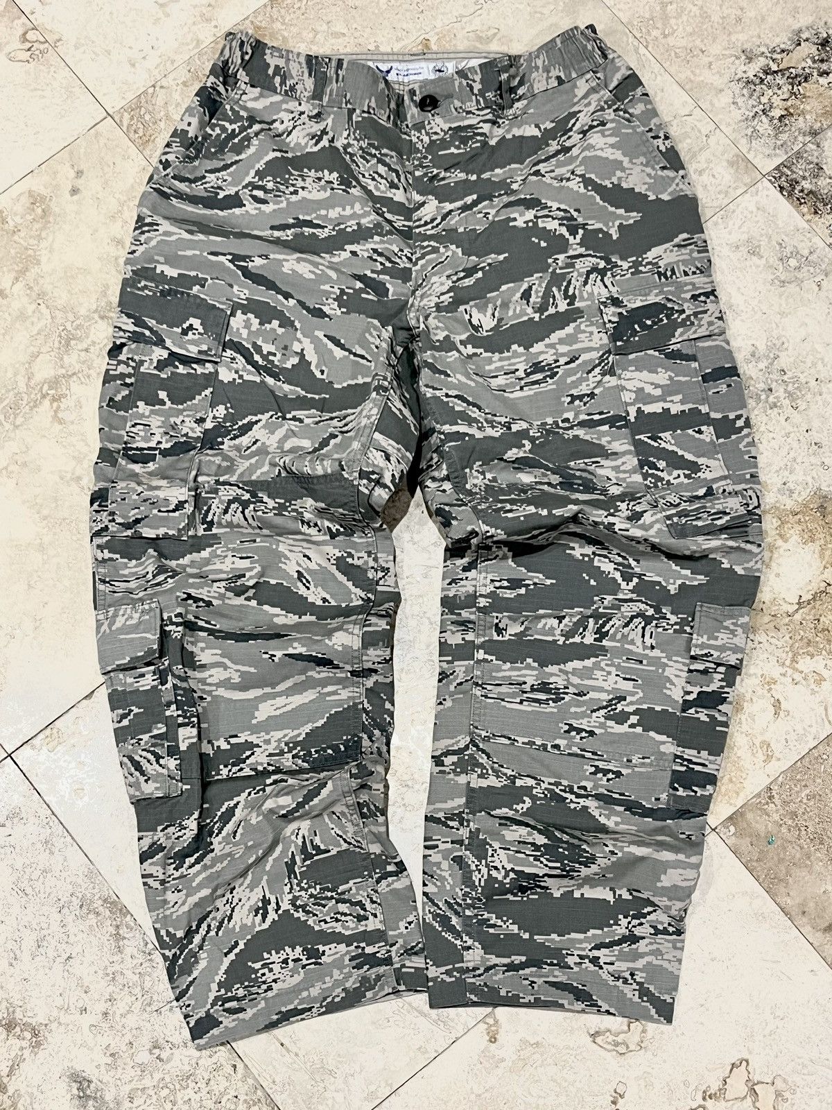 Vintage Official Military Issue Air Force Camo Cargo Pants Size US 32 / EU 48 - 1 Thumbnail