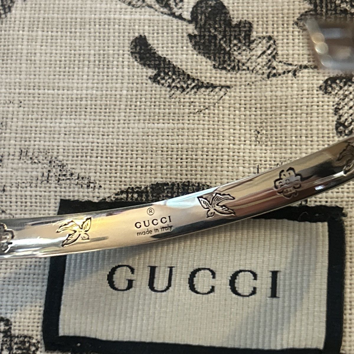 Gucci Gucci Blind for Love Silver Bangle Bracelet size 18 Size ONE SIZE - 6 Thumbnail