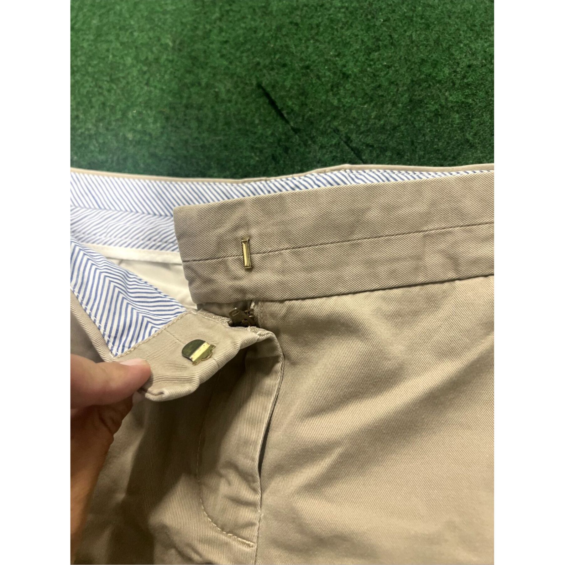 J.Crew J. Crew Classic Twill City Fit Chino Booty Shorts Weathered Broken In Khaki 12 Size 34" / US 12 / IT 48 - 6 Thumbnail