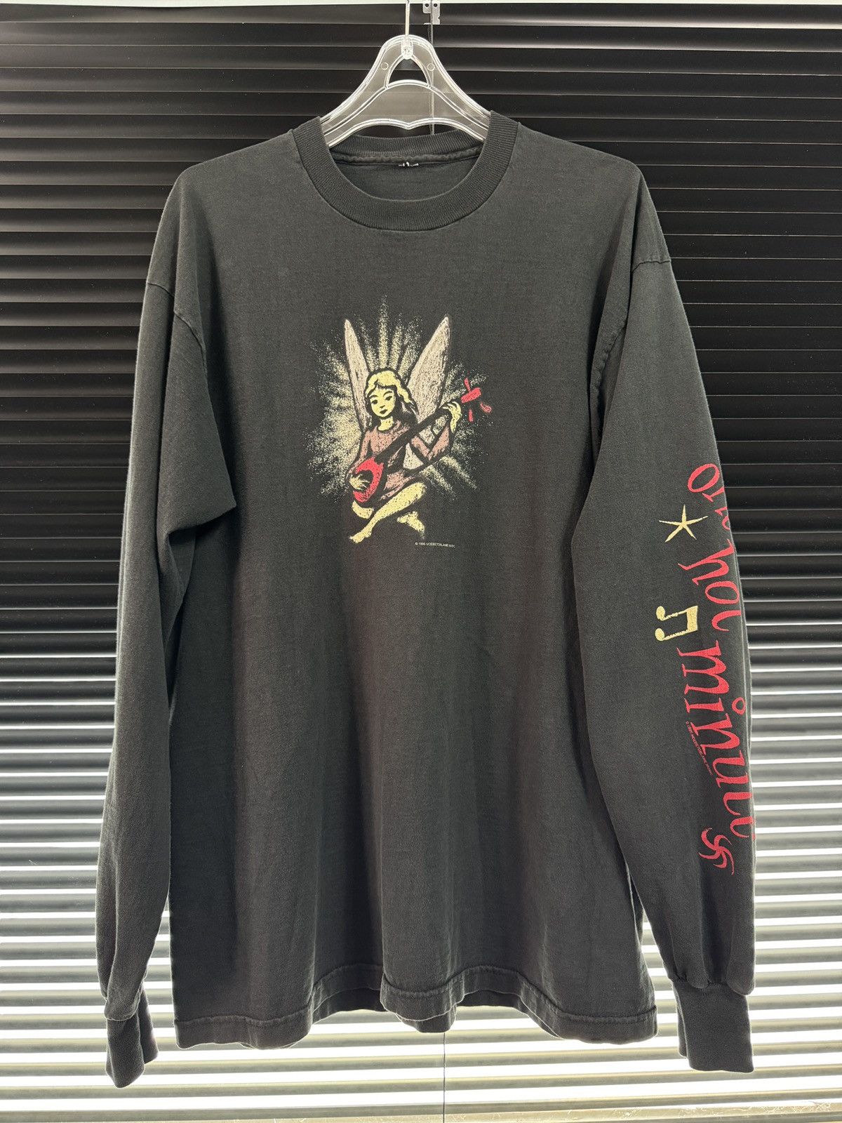 Band Tees 1996 90s Red Hot Chili Peppers "One Hot Minute" Longsleeve Size US XL / EU 56 / 4 - 1 Thumbnail