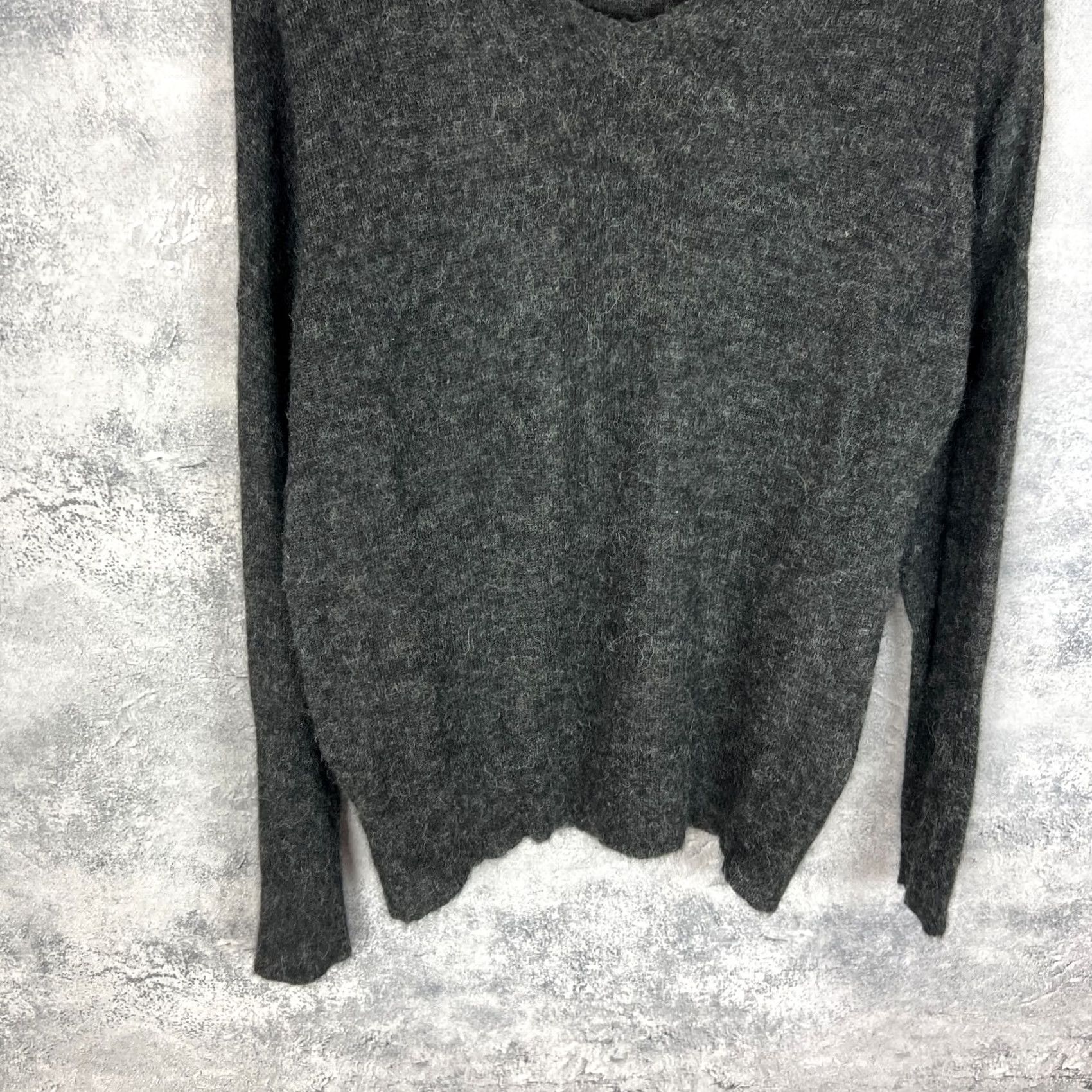 Vintage Peruvian Connection Alpaca Wool Blend Sweater Gray V-Neck Pullover Size L Womens Pullover Gray Alpaca Wool Blend V-Neck L Size L / US 10 / IT 46 - 3 Thumbnail
