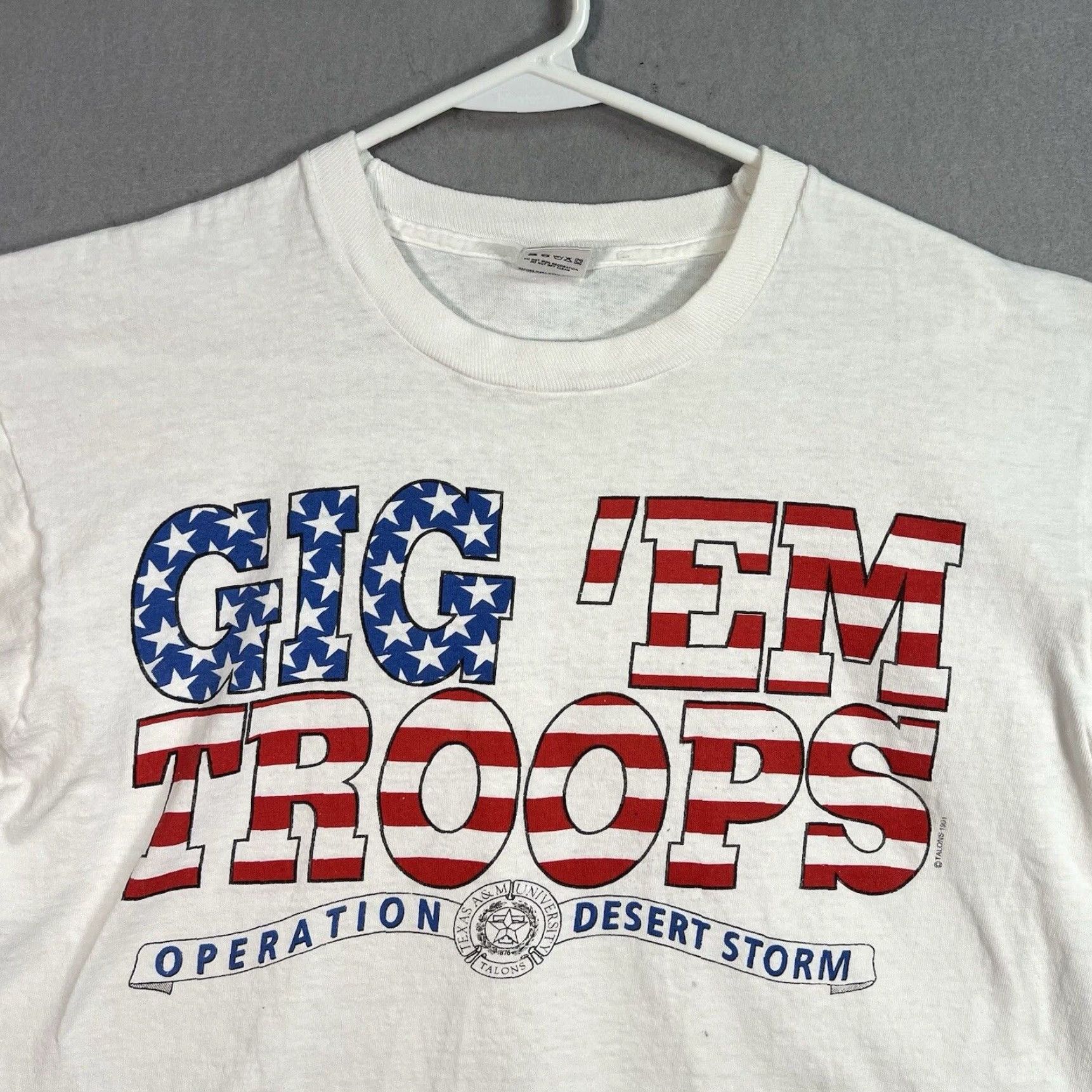 Fruit Of The Loom VINTAGE 1990s Desert Storm Gig Em Troops T Shirt Adult Large White Mens Graphic Tee Size US L / EU 52-54 / 3 - 2 Thumbnail