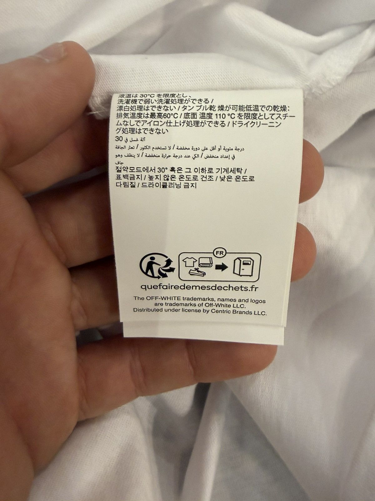 Off-White Size L - Off-White Spray Arrow T-Shirt White Size US L / EU 52-54 / 3 - 14 Thumbnail