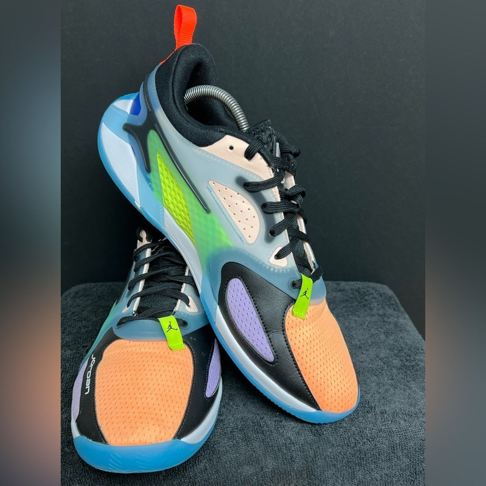 Jordan Brand Nike WMMNS Jordan Heir PF Black Women 12.5 Men 11 WORN ONCE Size US 11 / EU 44 - 3 Thumbnail