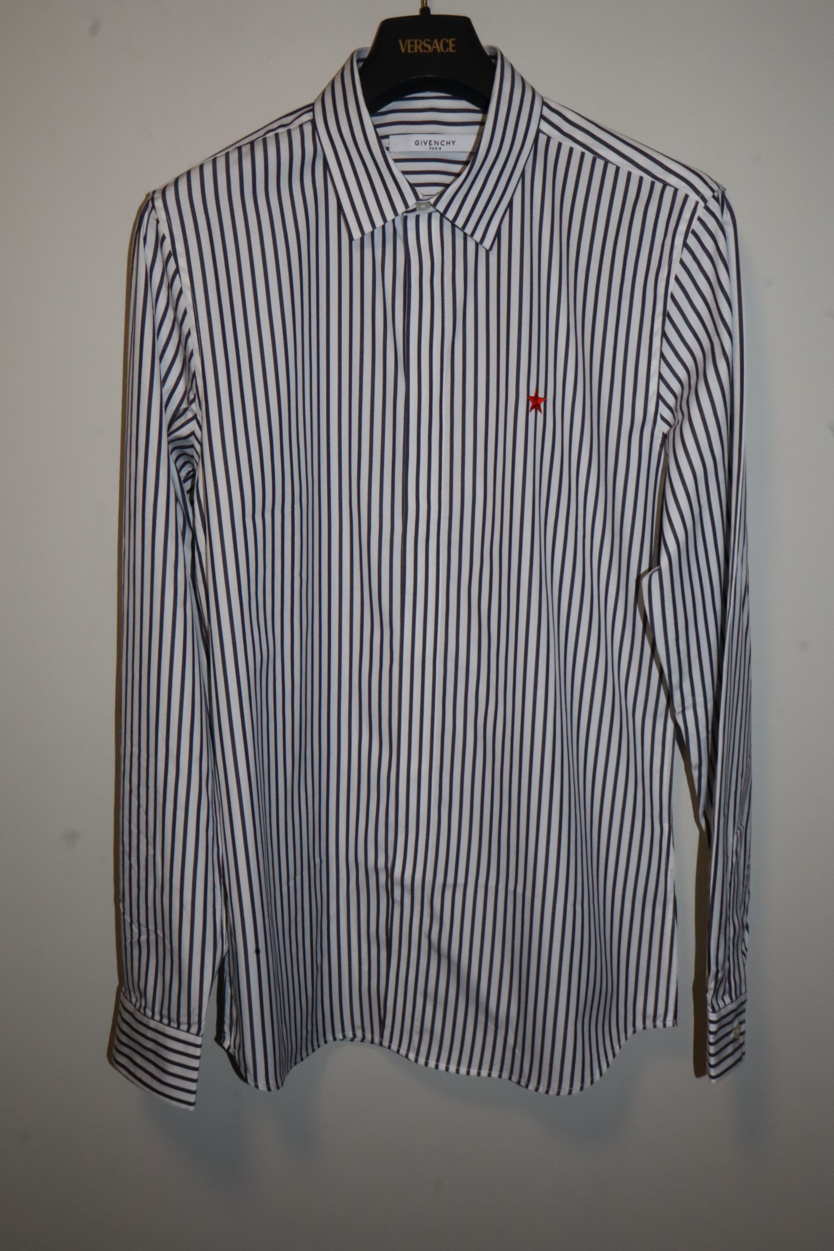 Givenchy Embroidered star shirt Size US M / EU 48-50 / 2 - 1 Thumbnail