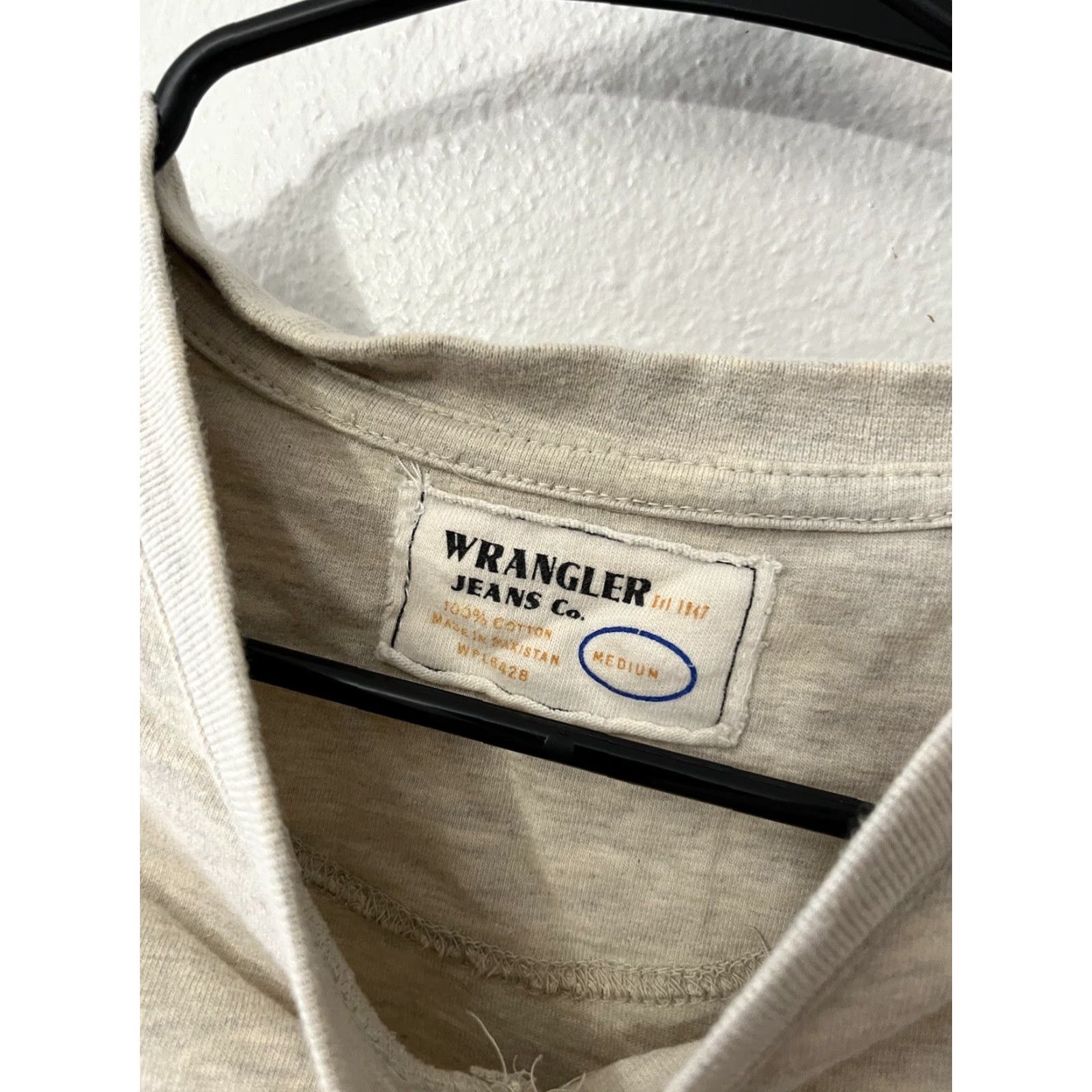 Wrangler VINTAGE Wrangler Shirt Sweater Pullover V-Neck Men M Oatmeal Knit Cotton Polyester Wide Range of Search Keywords Mens Size US M / EU 48-50 / 2 - 2 Thumbnail