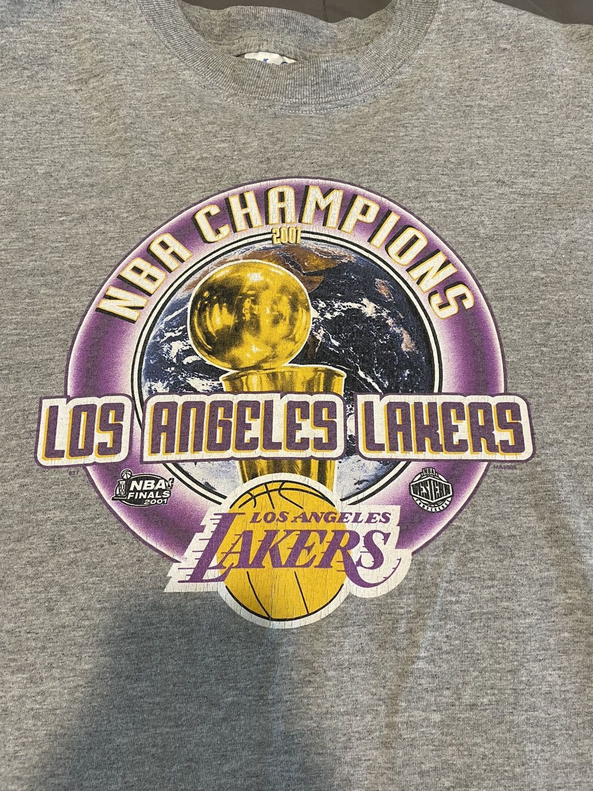 Gildan Vintage 2001 Lakers Championship Shirt Size US L / EU 52-54 / 3 - 3 Thumbnail
