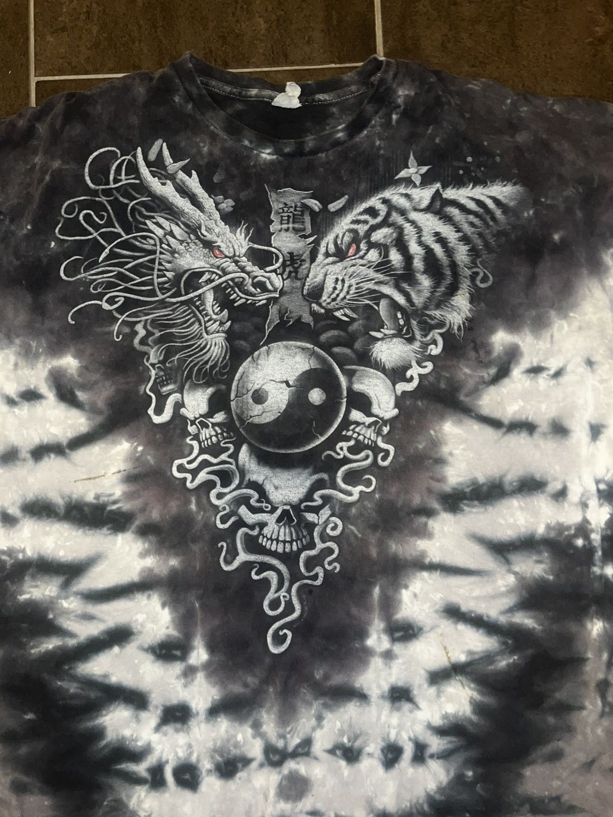 Liquid Blue × Vintage Epic Dragon x Tiger Y2K tee Size US XL / EU 56 / 4 - 2 Thumbnail