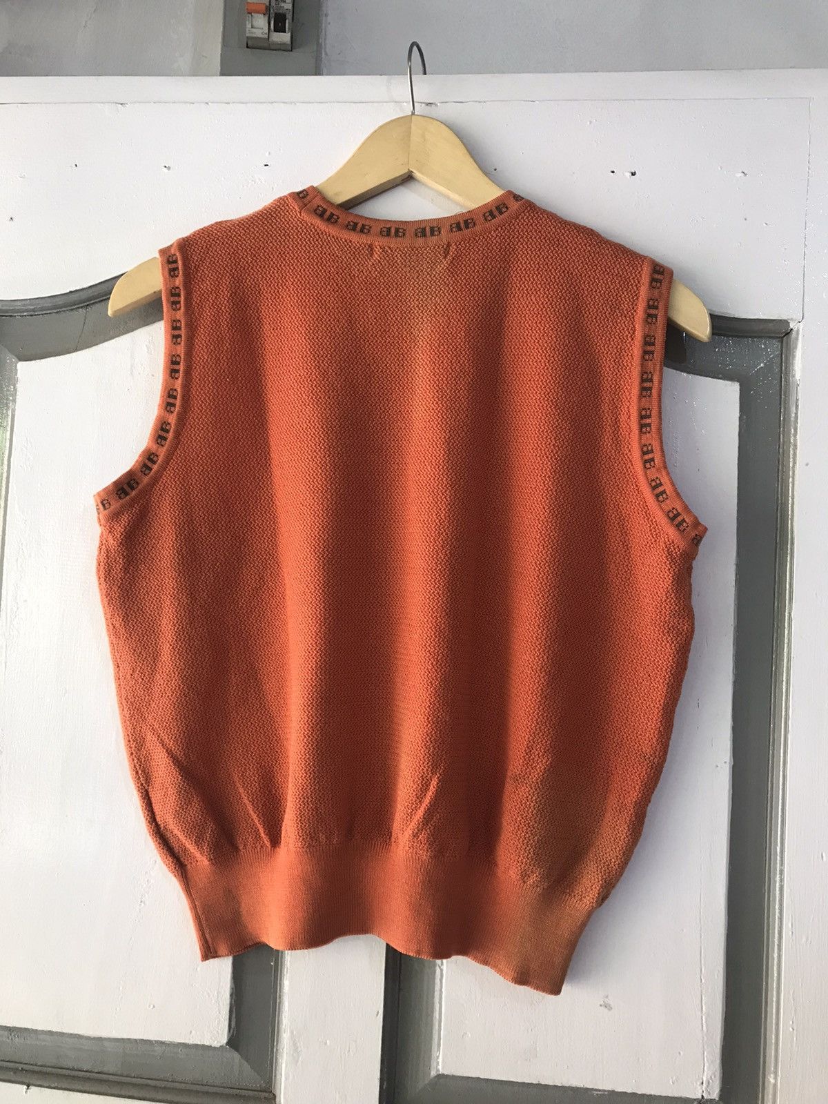 Balenciaga × Vintage Vintage Worn Balenciaga Knitwear vest Size US S / EU 44-46 / 1 - 3 Thumbnail
