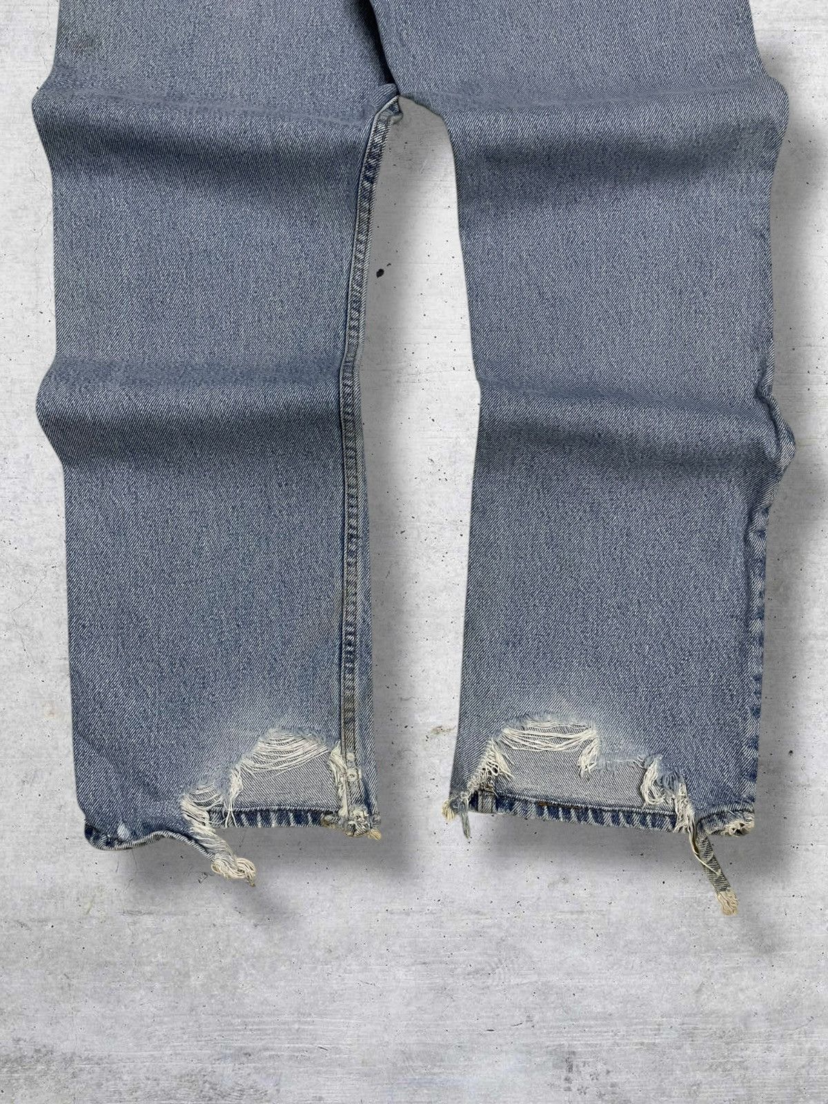 Levi's Vintage Clothing VINTAGE 505 LEVIS USA DESIGNER 90S BLUEWASHED RIPPED DENIM Size US 30 / EU 46 - 10 Thumbnail