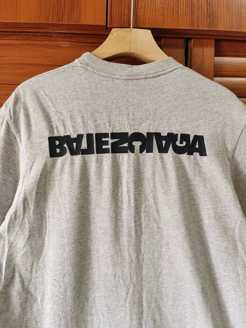 Balenciaga Balenciaga Embroidered short-sleeved T-shirt with inverted Size US XS / EU 42 / 0 - 3 Thumbnail