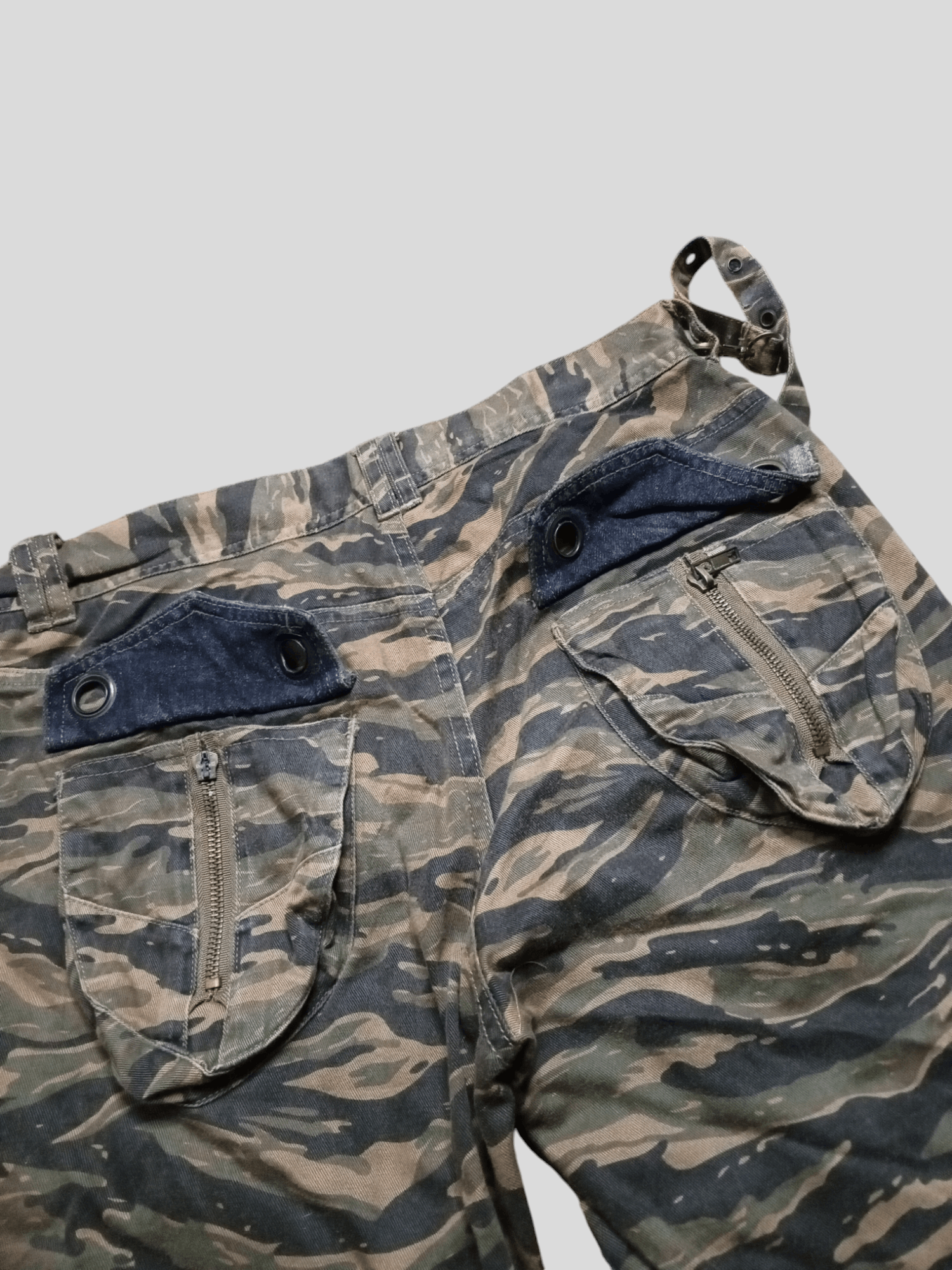 Japanese Brand CLONEDEVGRU CAMO TIGET 3Q MULTIPOCKET RARE Size US 31 - 7 Thumbnail