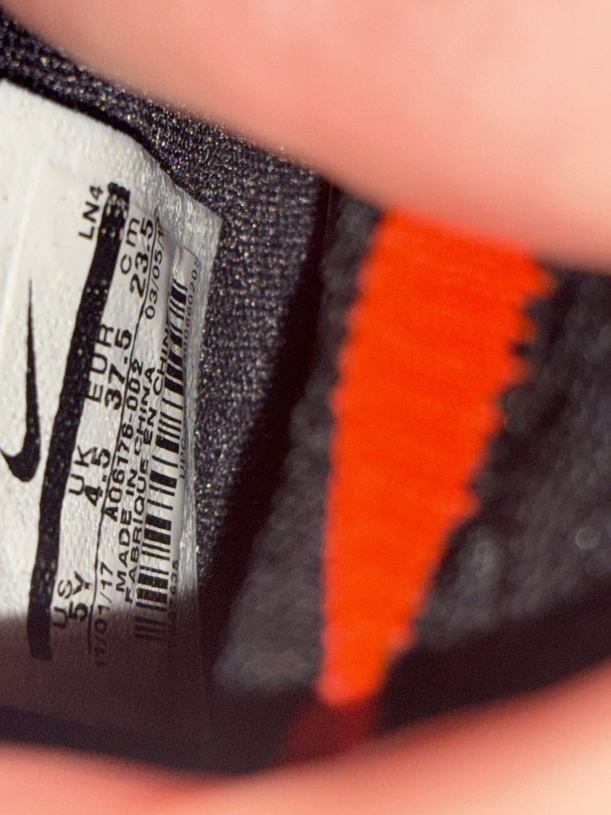 Nike LeBron 15 Bright Crimson Size US 5 / EU 37 - 7 Thumbnail
