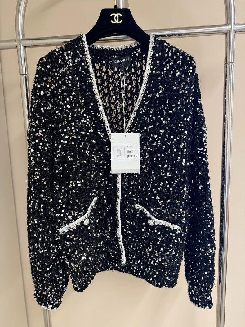 Chanel Chanel Black sequined cardigan jacket Size XS / US 0-2 / IT 36-38 - 1 Thumbnail